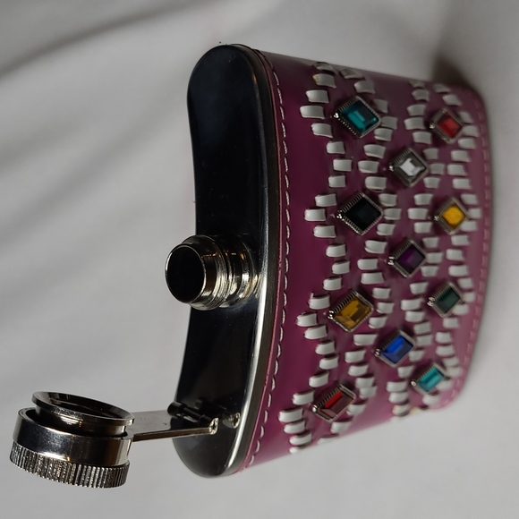 Bedazzled flask - Picture 3 of 4